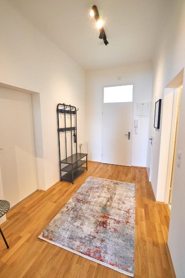Trendy Apartment 2 Zimmer Zentral Gelegen فيينا المظهر الخارجي الصورة